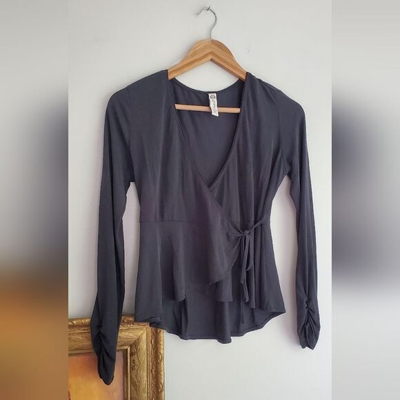 American Rag Elegant Charcoal Black Wrap Top Size Medium - Picture 1 of 9
